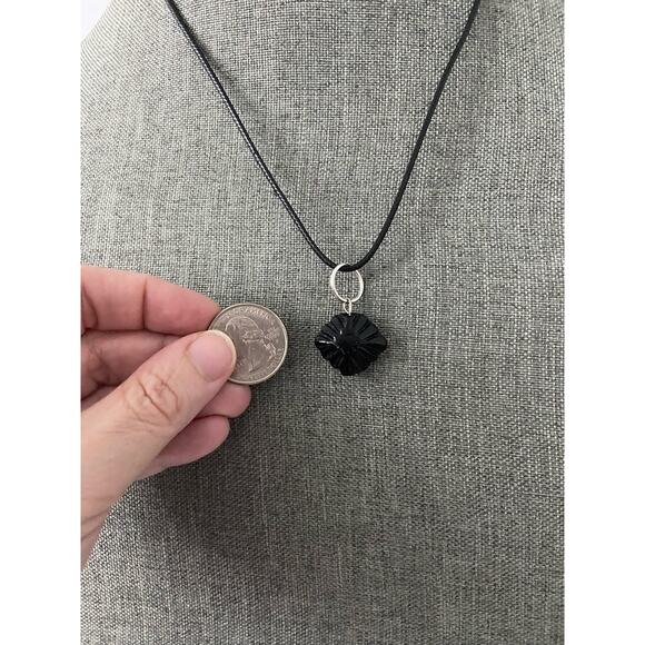 geometric pendant necklace - Picture 4 of 4